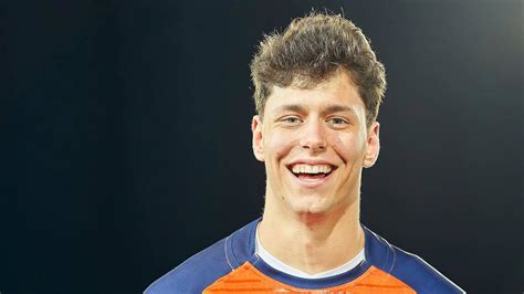 Goois rugbytalent Joey Buskens overleden bij auto .